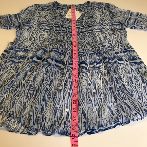 Casual Studio Women’s Sheer Pleated Top - Picture 7 of 9